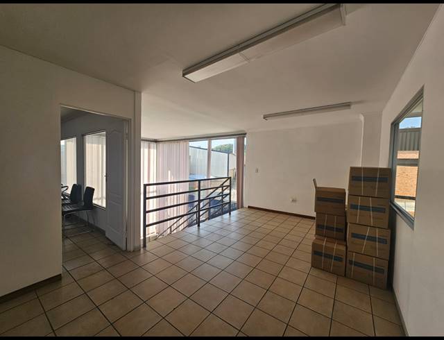 1,030M² WAREHOUSE TO LET IN MEADOWDALE